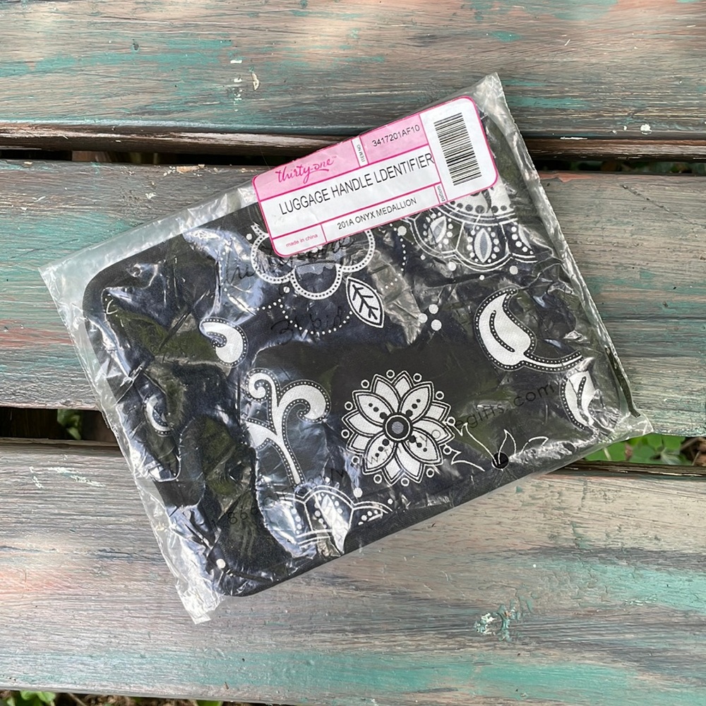 NWT thirty-one luggage handle identifier